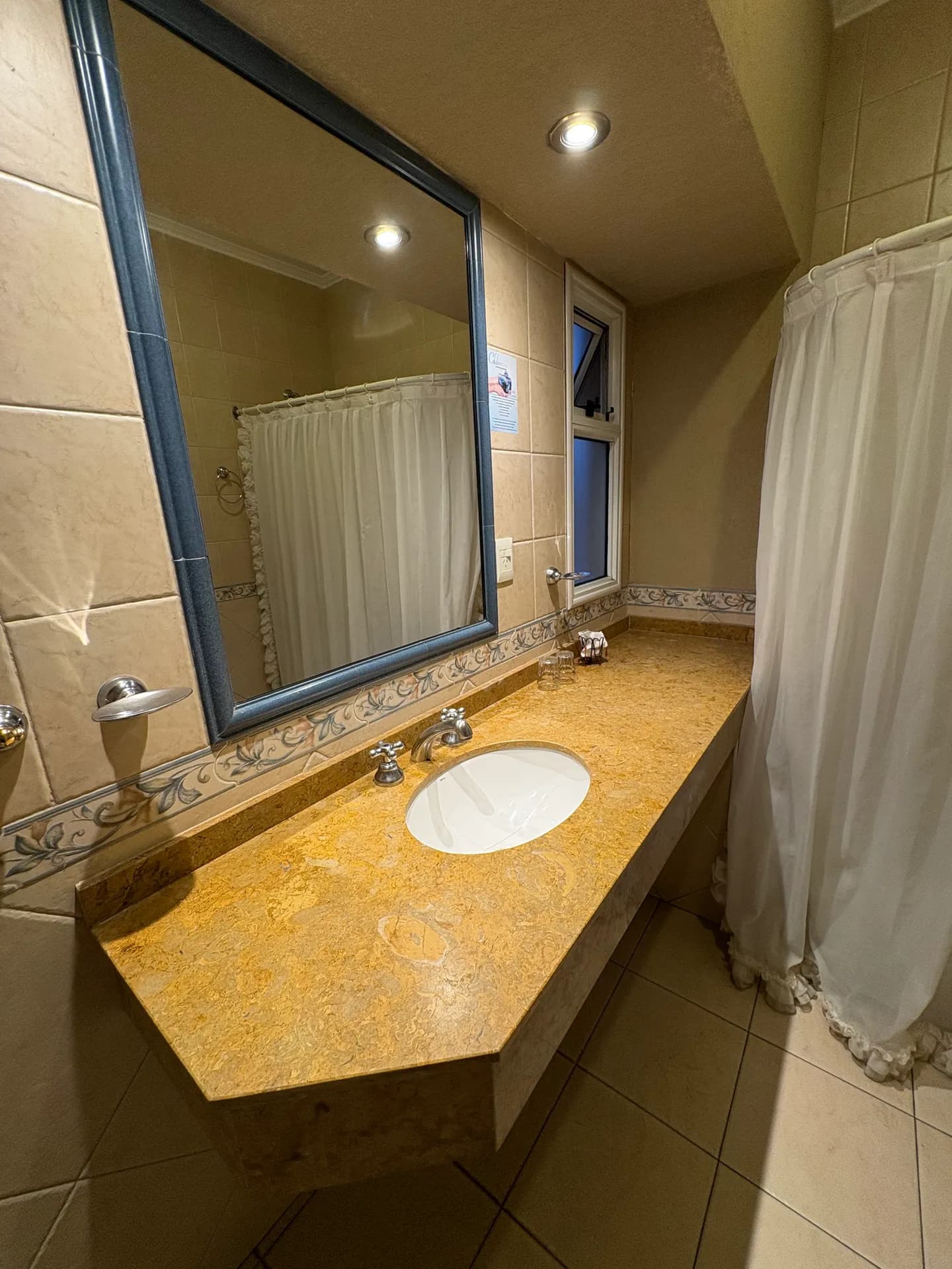 Suite con Sillas — Wilson Hotel