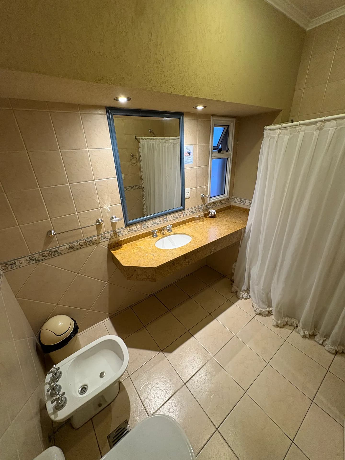 Suite con Sillas — Wilson Hotel